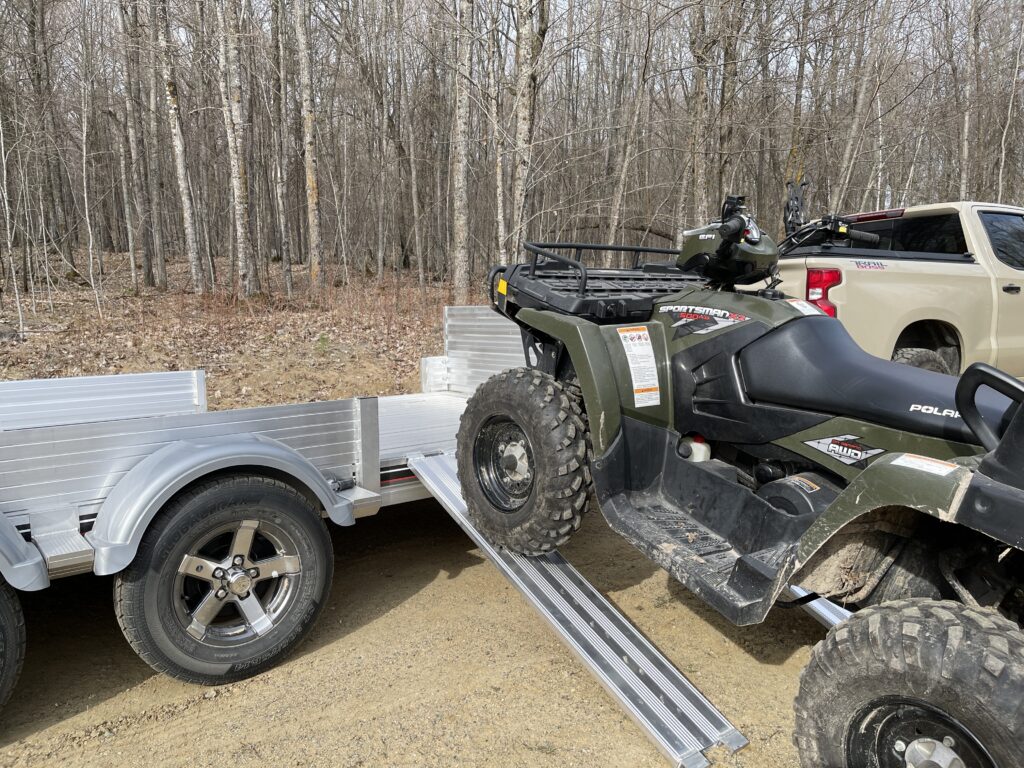 Versa-Max UT side loading a ATV